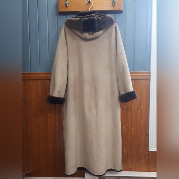 Soft long coat - Picture 3 of 8